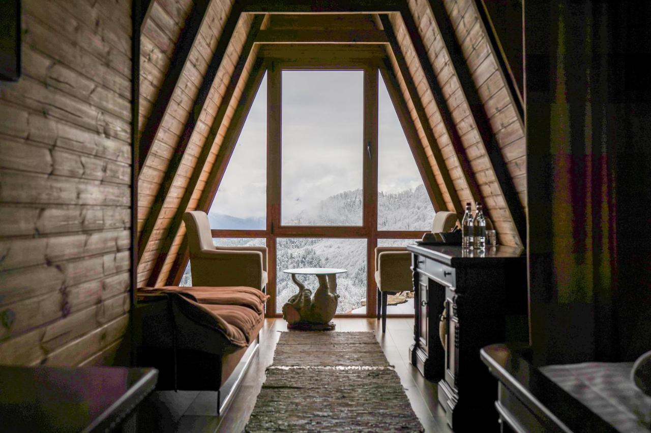 Alpine Castle Hotel Dilisan Kültér fotó