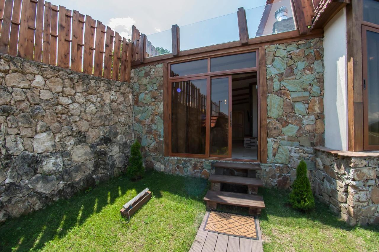 Alpine Castle Hotel Dilisan Kültér fotó