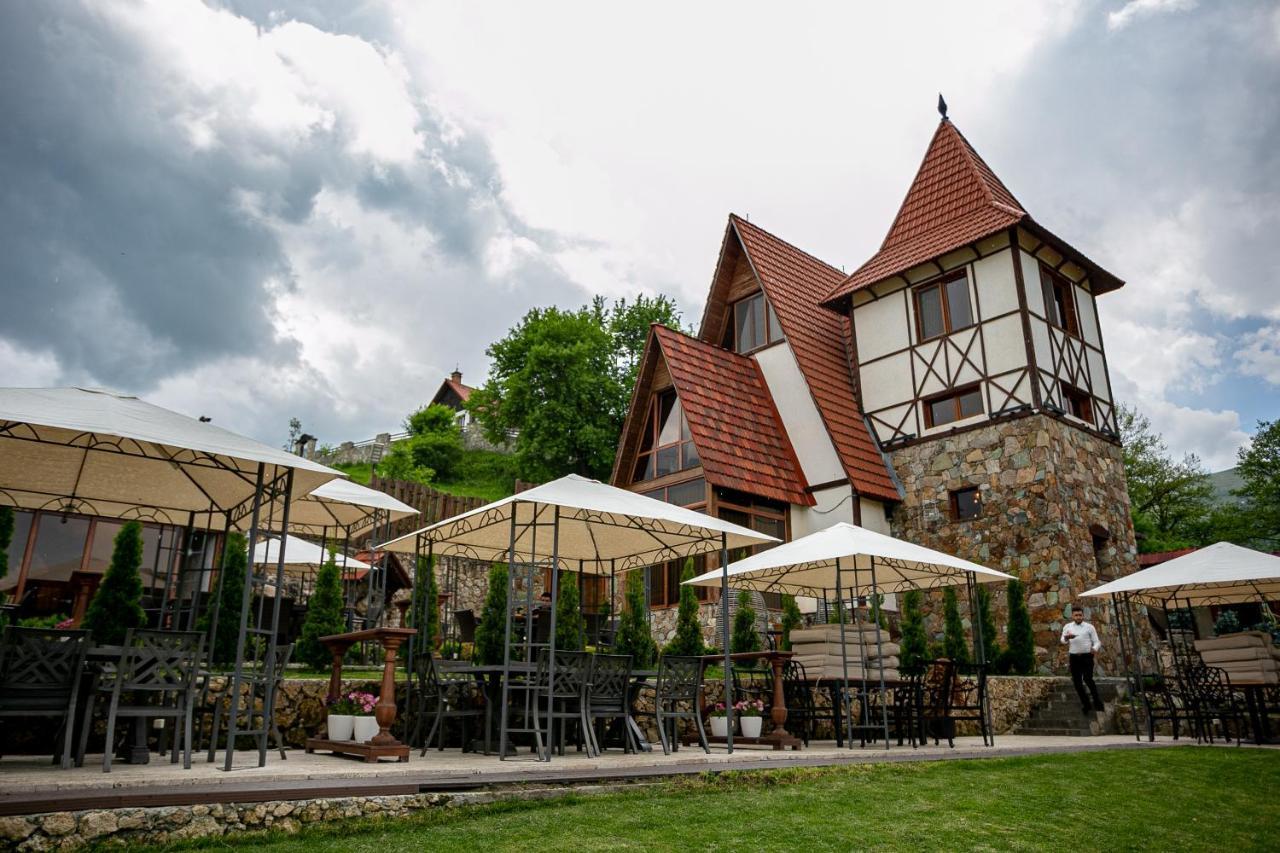 Alpine Castle Hotel Dilisan Kültér fotó