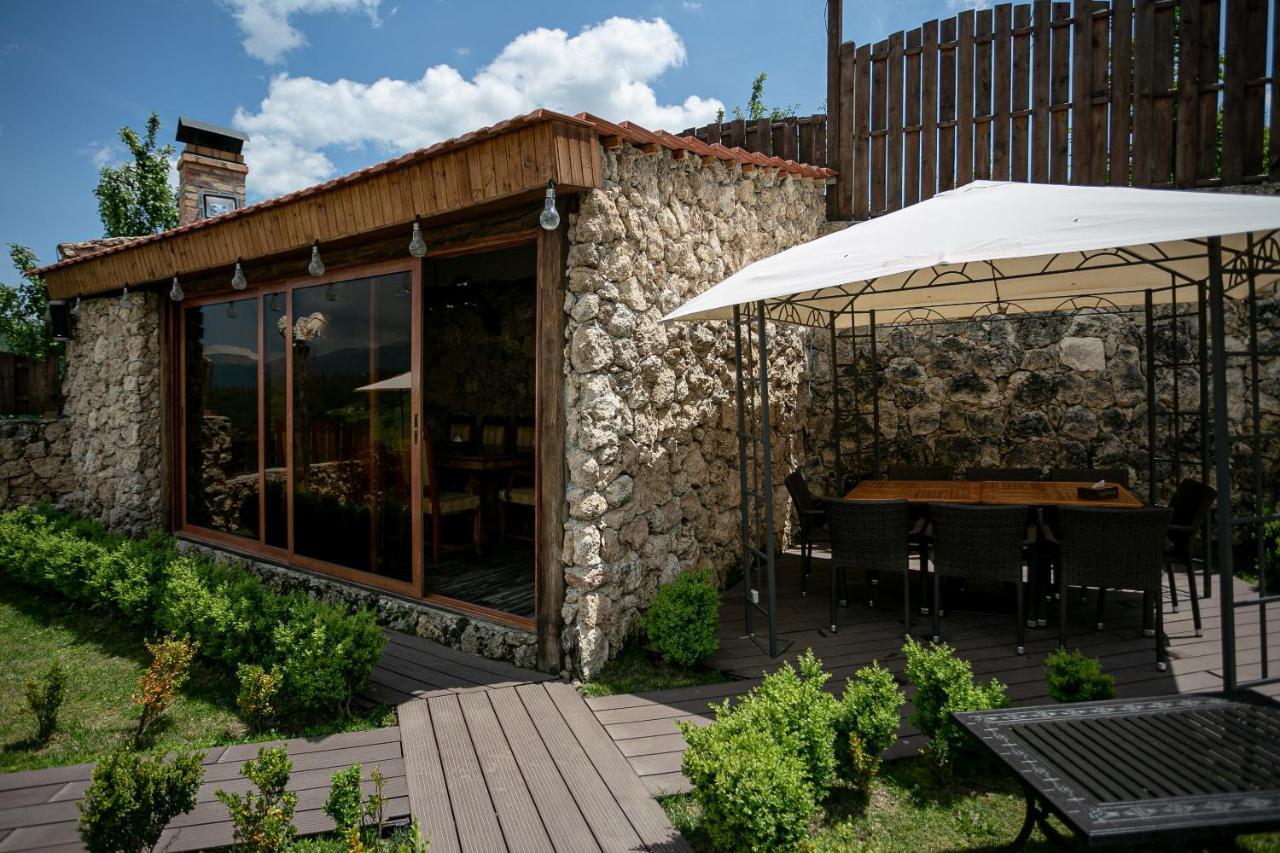 Alpine Castle Hotel Dilisan Kültér fotó