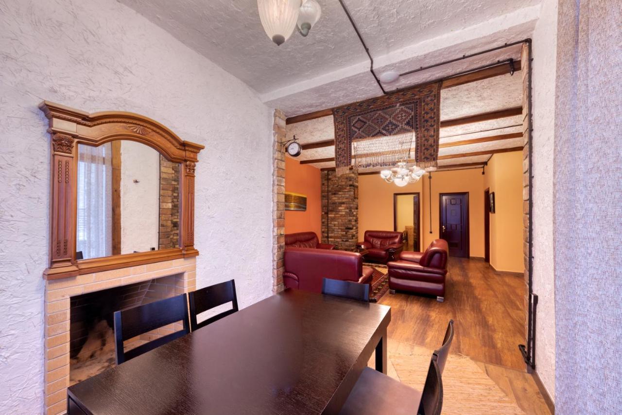 Alpine Castle Hotel Dilisan Kültér fotó