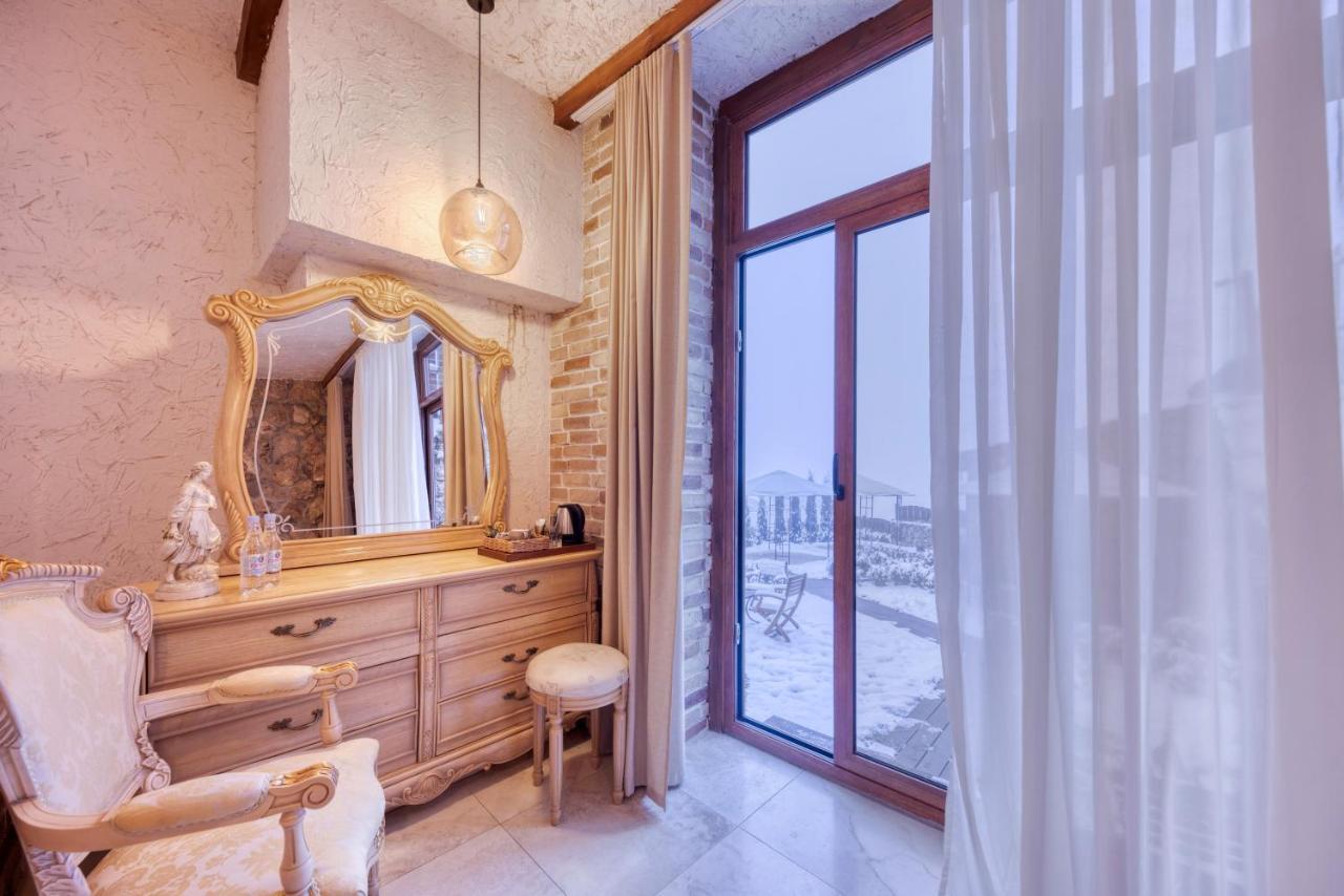 Alpine Castle Hotel Dilisan Kültér fotó