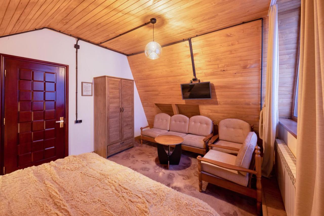 Alpine Castle Hotel Dilisan Kültér fotó