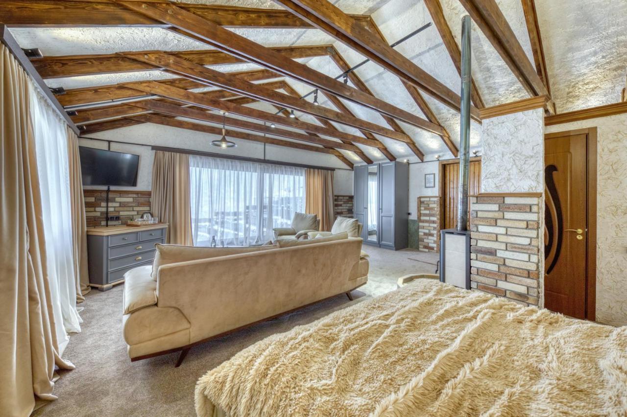 Alpine Castle Hotel Dilisan Kültér fotó