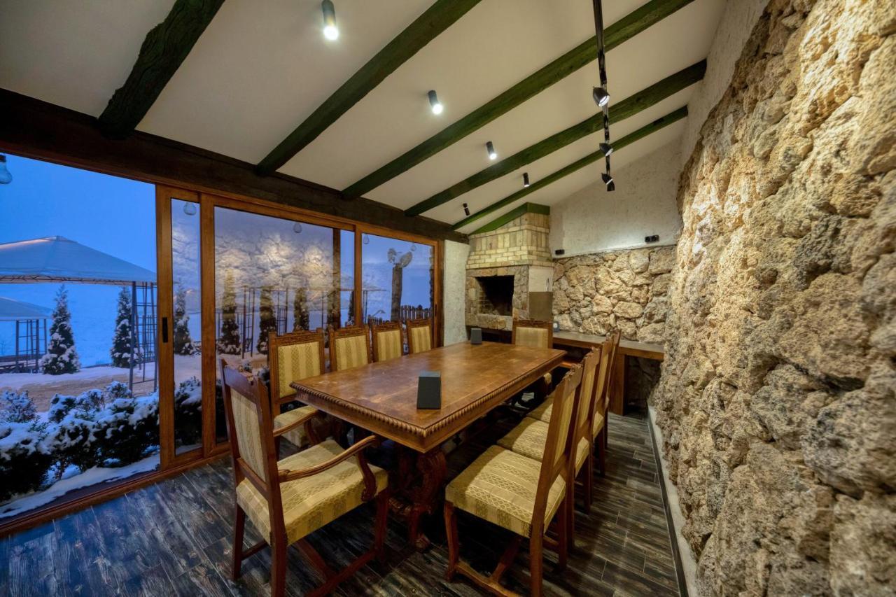 Alpine Castle Hotel Dilisan Kültér fotó