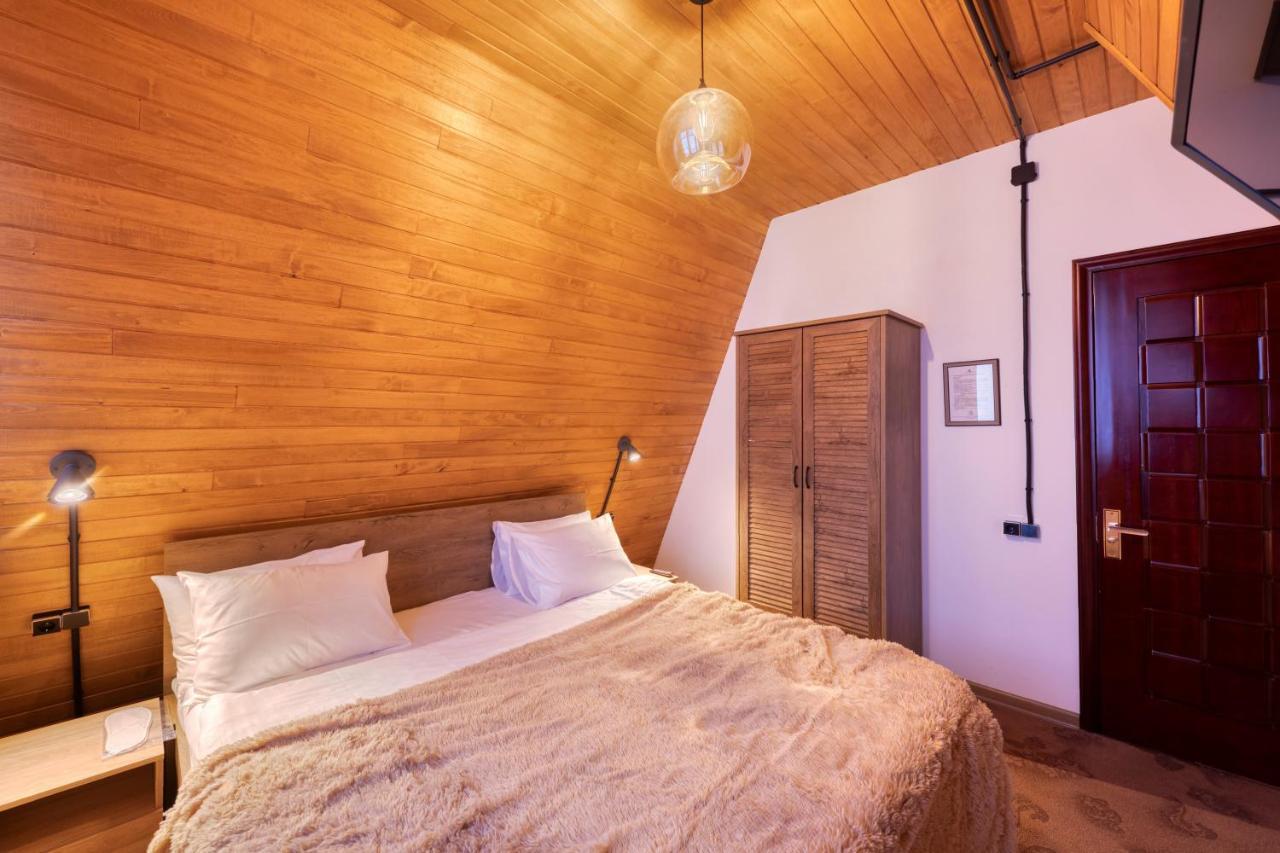 Alpine Castle Hotel Dilisan Kültér fotó