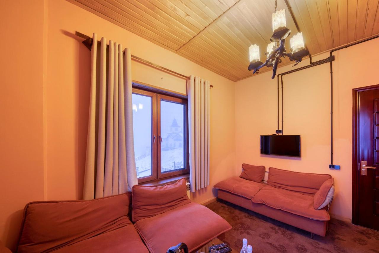 Alpine Castle Hotel Dilisan Kültér fotó