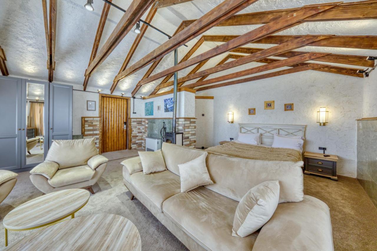 Alpine Castle Hotel Dilisan Kültér fotó