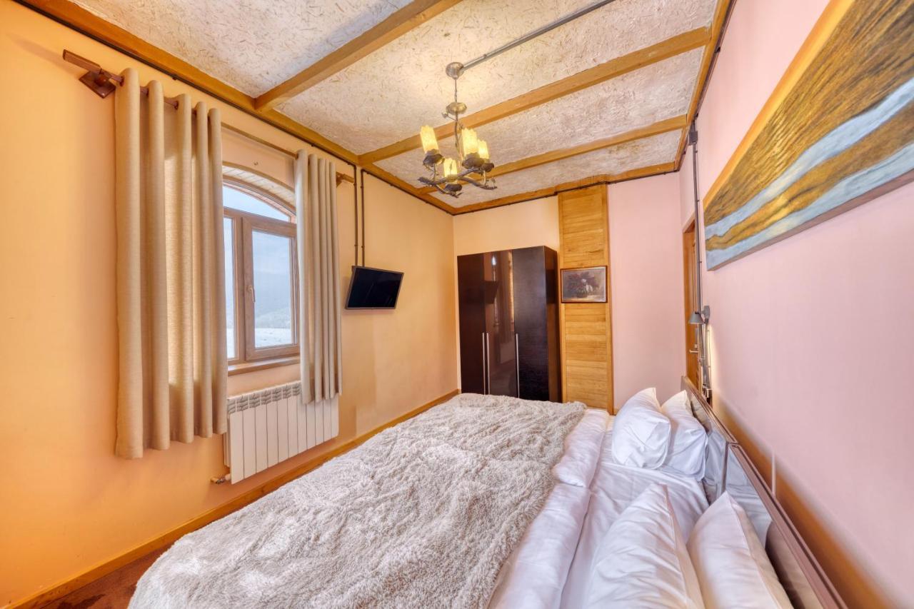 Alpine Castle Hotel Dilisan Kültér fotó