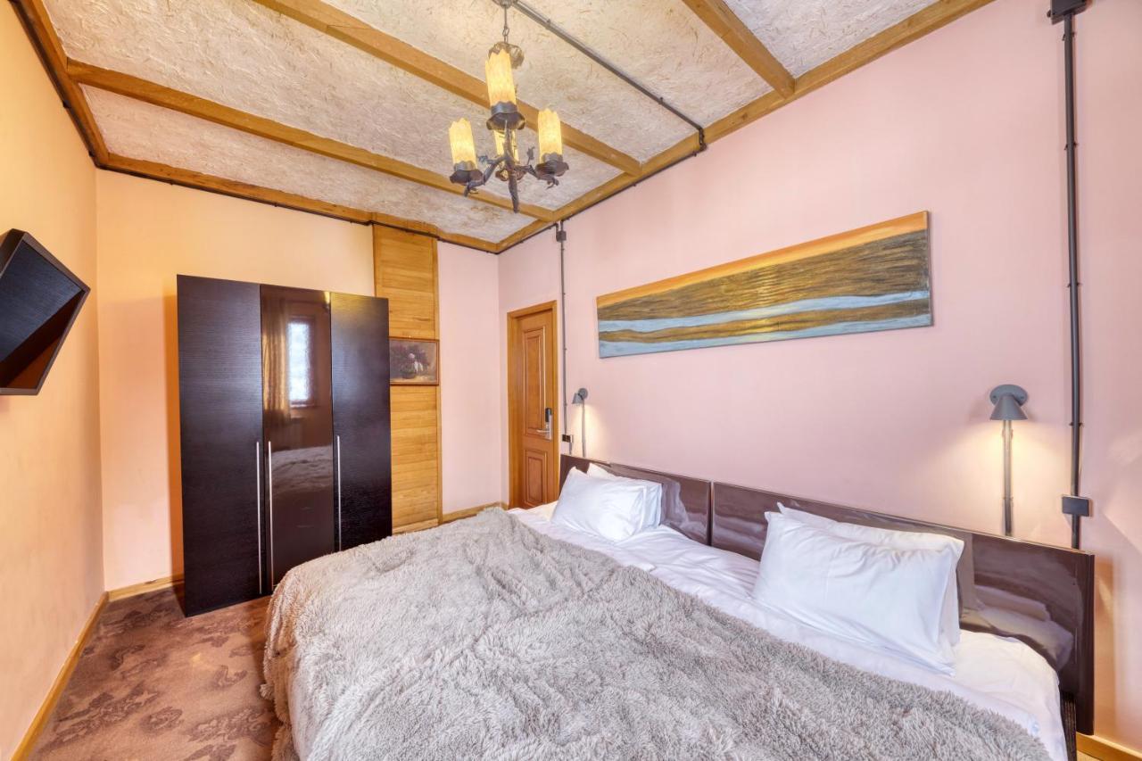Alpine Castle Hotel Dilisan Kültér fotó