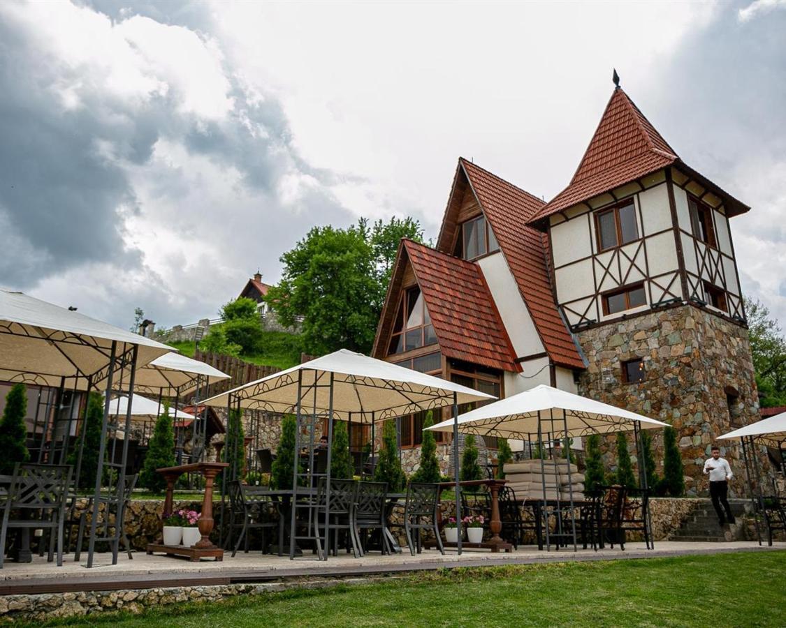 Alpine Castle Hotel Dilisan Kültér fotó